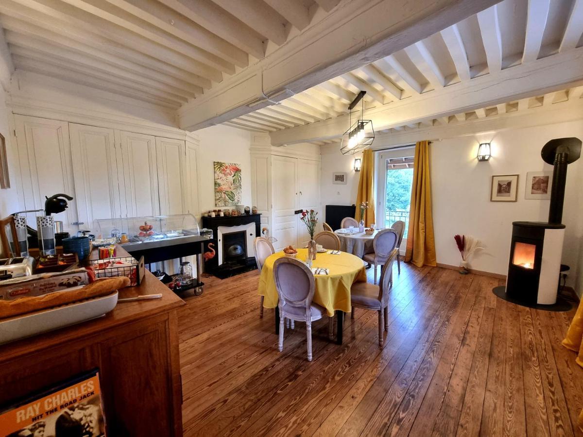 Le Manoir- Cluny Bed & Breakfast Exterior photo